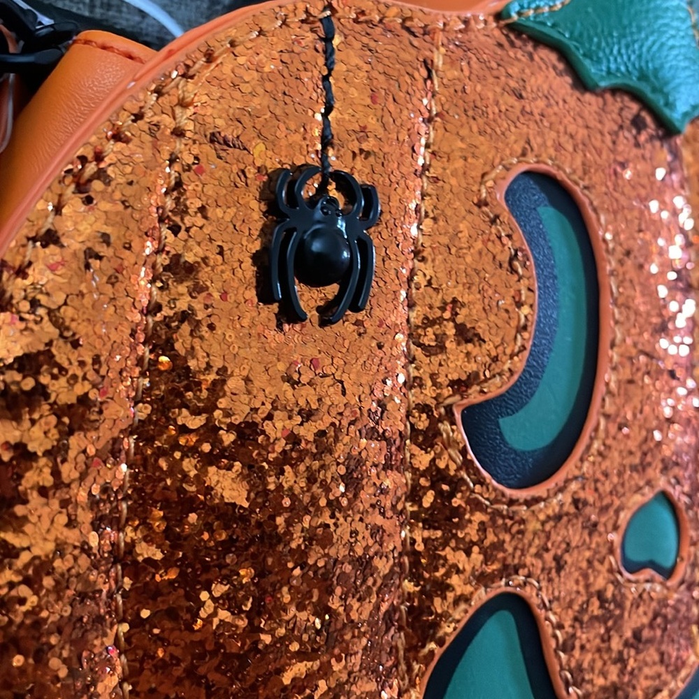 Glow in the dark double sided Pumpkin Glitter crossbody bag - Picture 4 of 6